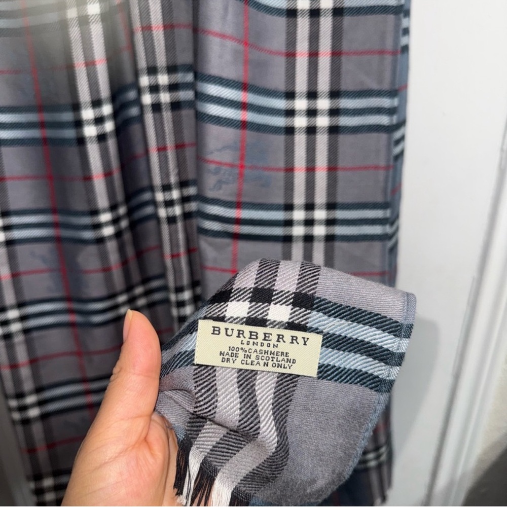 Burberry scarf 74X24